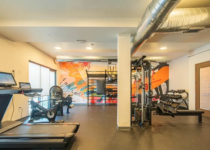 Family Friendly Escape With Large Pool! Apartment Phoenix