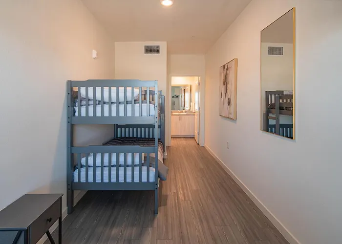 Family Friendly Escape With Large Pool! * Phoenix