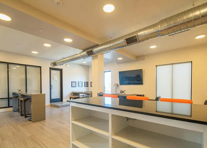 Apartment Family Friendly Escape With Large Pool!