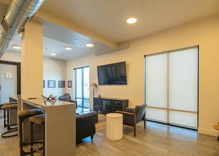 Apartment Family Friendly Escape With Large Pool! Phoenix