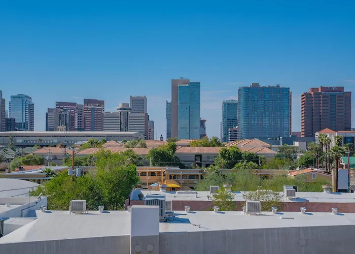 Family Friendly Escape With Large Pool! Apartment