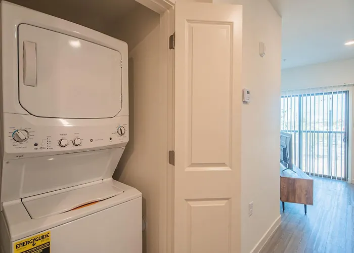 Family Friendly Escape With Large Pool! * Phoenix