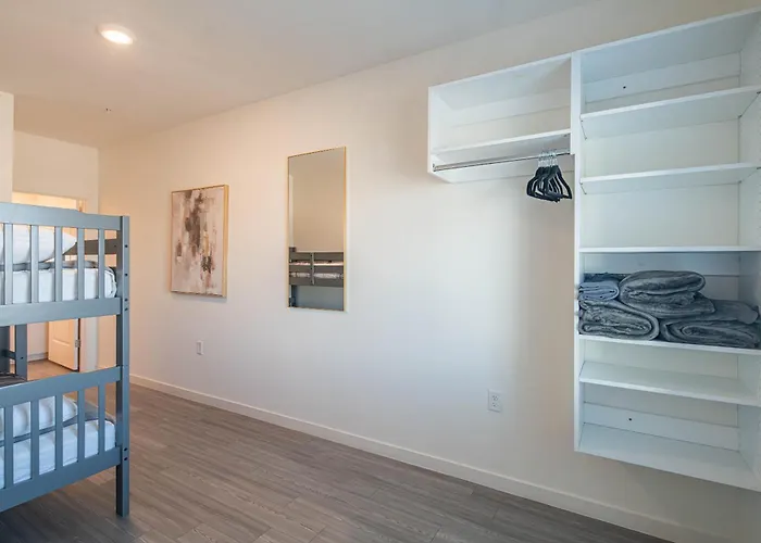 Apartment Family Friendly Escape With Large Pool!