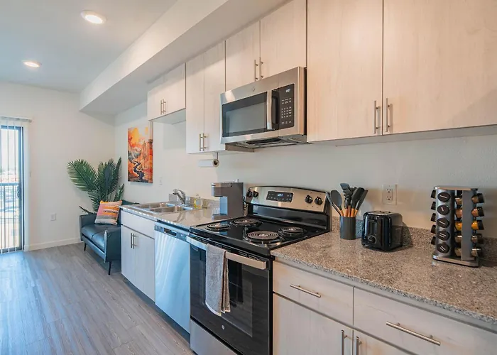 Apartment Family Friendly Escape With Large Pool! *