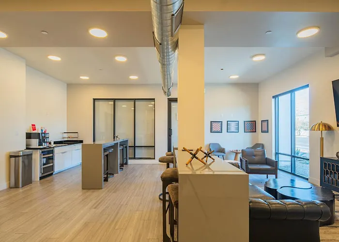 Family Friendly Escape With Large Pool! Phoenix