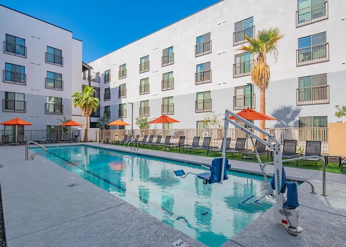 Family Friendly Escape With Large Pool! Apartment *