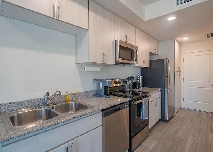 Family Friendly Escape With Large Pool! Apartment Phoenix