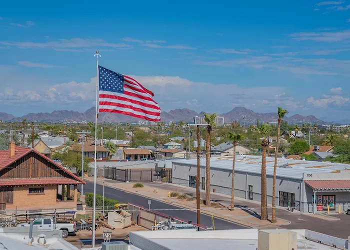 Family Friendly Escape With Large Pool! * Phoenix
