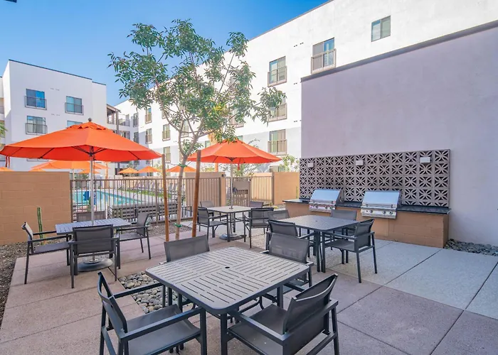 Apartment Family Friendly Escape With Large Pool! *