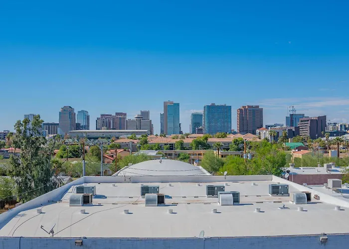 Family Friendly Escape With Large Pool! Apartment *