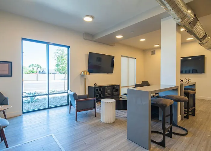 Apartment Family Friendly Escape With Large Pool! *