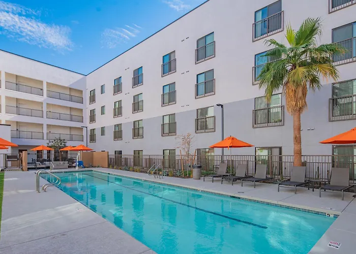Family Friendly Escape With Large Pool! * Phoenix