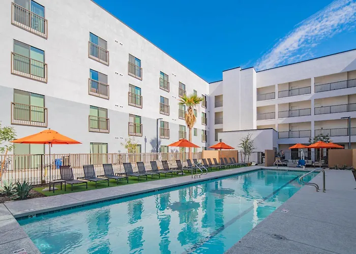 Family Friendly Escape With Large Pool! Apartment