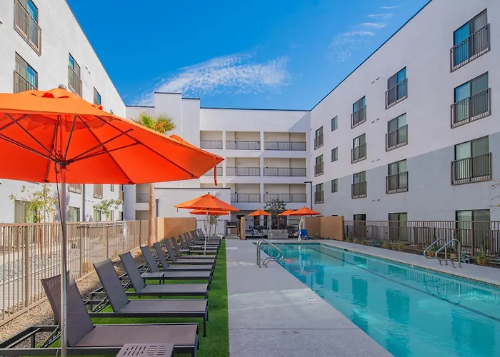 Apartment Family Friendly Escape With Large Pool! Phoenix